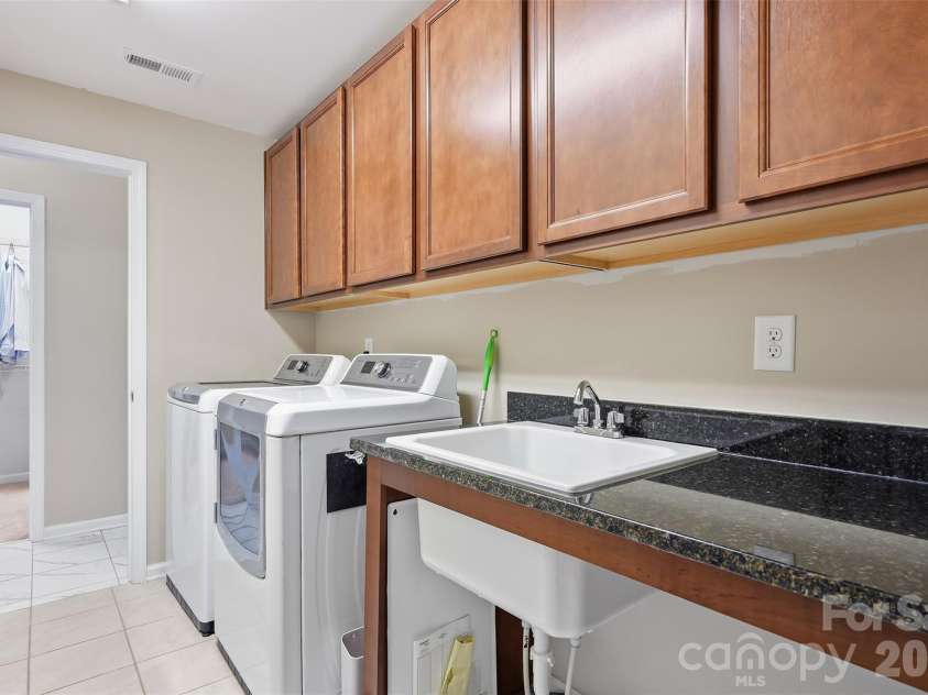 9030 Boling Green Drive, Charlotte, NC 28277.  MLS# CAR4417846, YatesRealty ID 47536. 