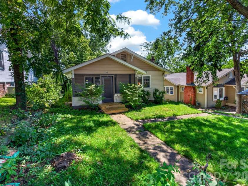 52 Pennsylvania Avenue, Asheville, NC 28806.  MLS# CAR4417953, YatesRealty ID 47537. 