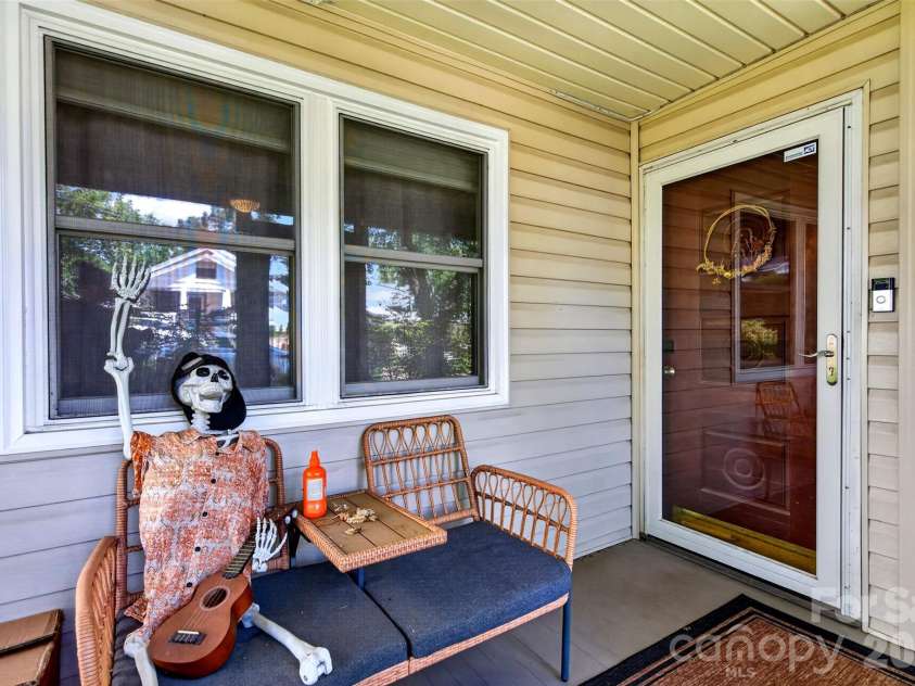 52 Pennsylvania Avenue, Asheville, NC 28806.  MLS# CAR4417953, YatesRealty ID 47537. 