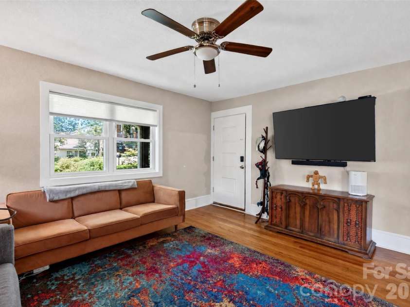 52 Pennsylvania Avenue, Asheville, NC 28806.  MLS# CAR4417953, YatesRealty ID 47537. 