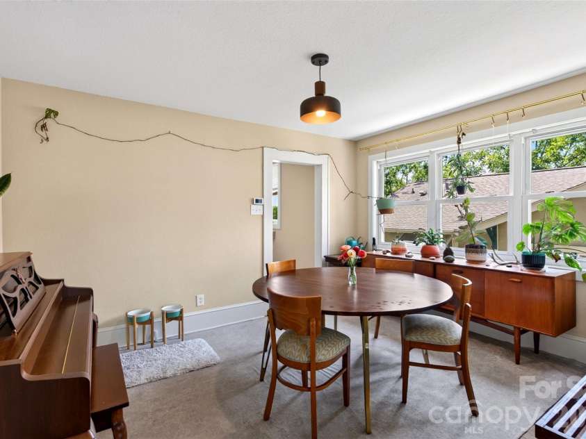 52 Pennsylvania Avenue, Asheville, NC 28806.  MLS# CAR4417953, YatesRealty ID 47537. 