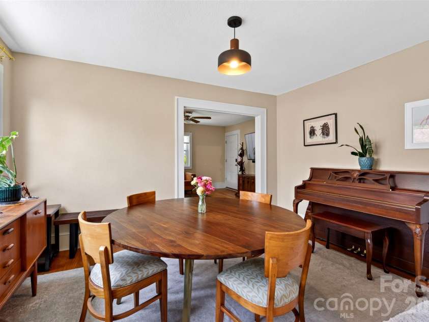 52 Pennsylvania Avenue, Asheville, NC 28806.  MLS# CAR4417953, YatesRealty ID 47537. 