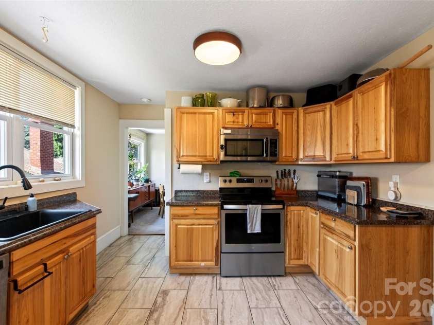 52 Pennsylvania Avenue, Asheville, NC 28806.  MLS# CAR4417953, YatesRealty ID 47537. 