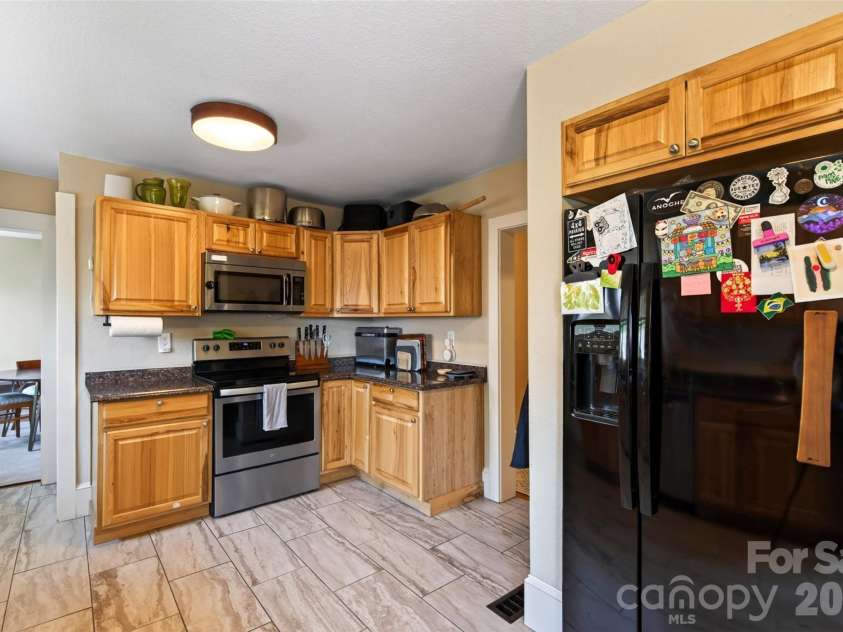 52 Pennsylvania Avenue, Asheville, NC 28806.  MLS# CAR4417953, YatesRealty ID 47537. 