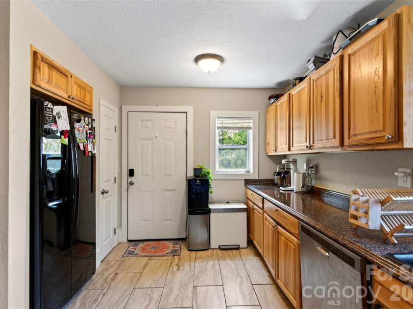 52 Pennsylvania Avenue, Asheville, NC 28806.  MLS# CAR4417953, YatesRealty ID 47537. 