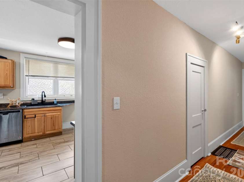 52 Pennsylvania Avenue, Asheville, NC 28806.  MLS# CAR4417953, YatesRealty ID 47537. 