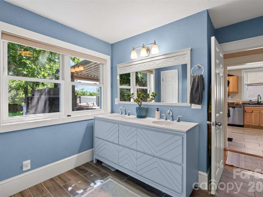 52 Pennsylvania Avenue, Asheville, NC 28806.  MLS# CAR4417953, YatesRealty ID 47537. 