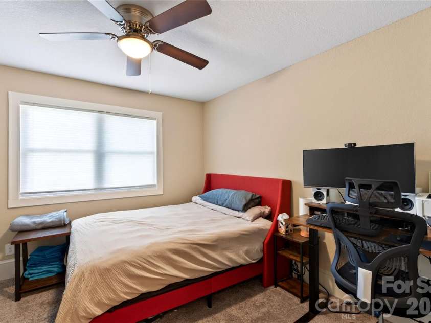 52 Pennsylvania Avenue, Asheville, NC 28806.  MLS# CAR4417953, YatesRealty ID 47537. 