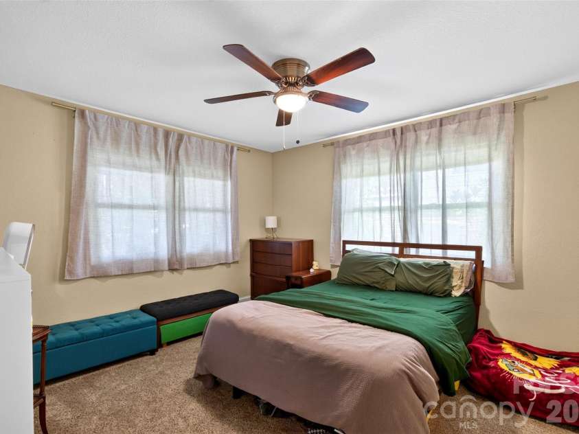 52 Pennsylvania Avenue, Asheville, NC 28806.  MLS# CAR4417953, YatesRealty ID 47537. 