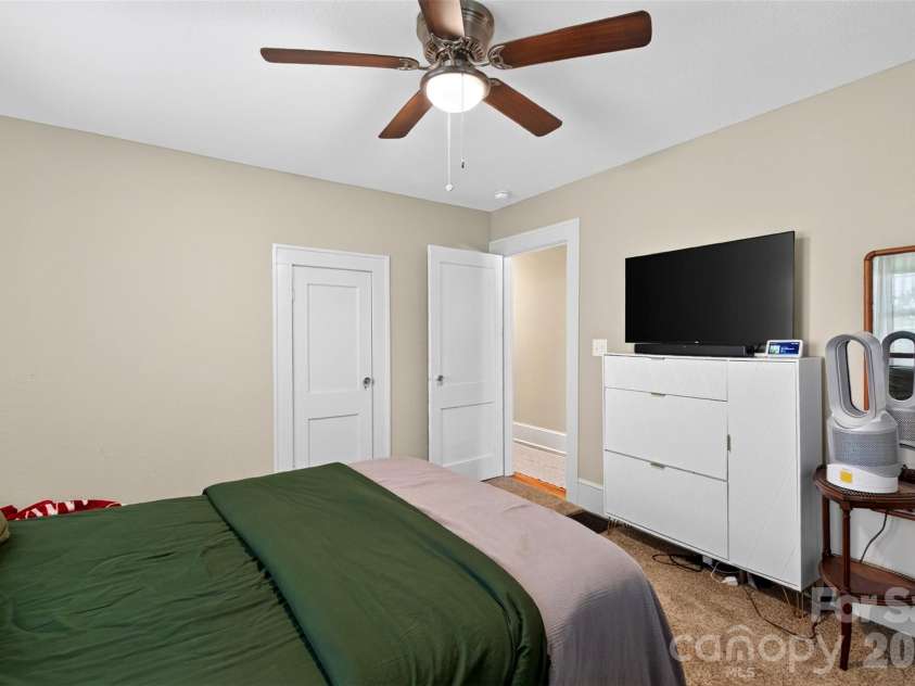 52 Pennsylvania Avenue, Asheville, NC 28806.  MLS# CAR4417953, YatesRealty ID 47537. 
