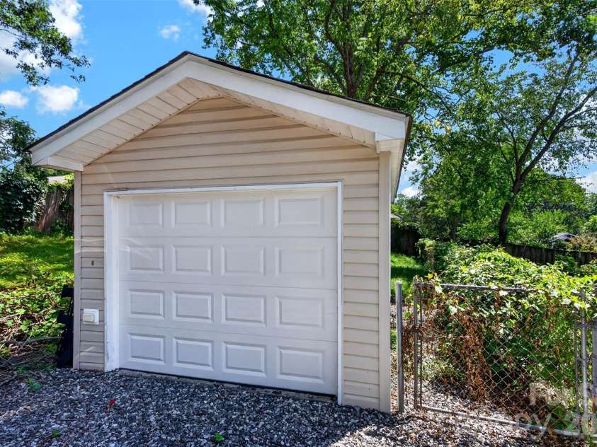 52 Pennsylvania Avenue, Asheville, NC 28806.  MLS# CAR4417953, YatesRealty ID 47537. 