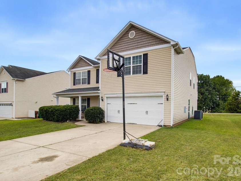 7000 Texas Boulevard, Thomasville, NC 27360.  MLS# CAR4419287, YatesRealty ID 47540. 