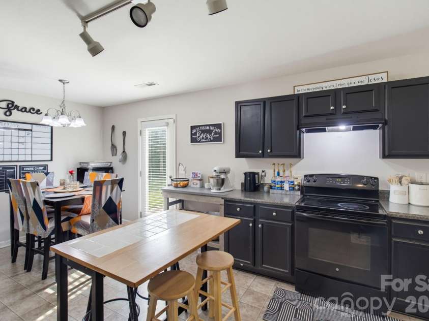 7000 Texas Boulevard, Thomasville, NC 27360.  MLS# CAR4419287, YatesRealty ID 47540. 