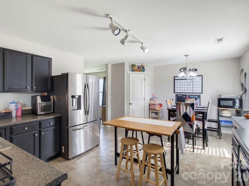 7000 Texas Boulevard, Thomasville, NC 27360.  MLS# CAR4419287, YatesRealty ID 47540. 
