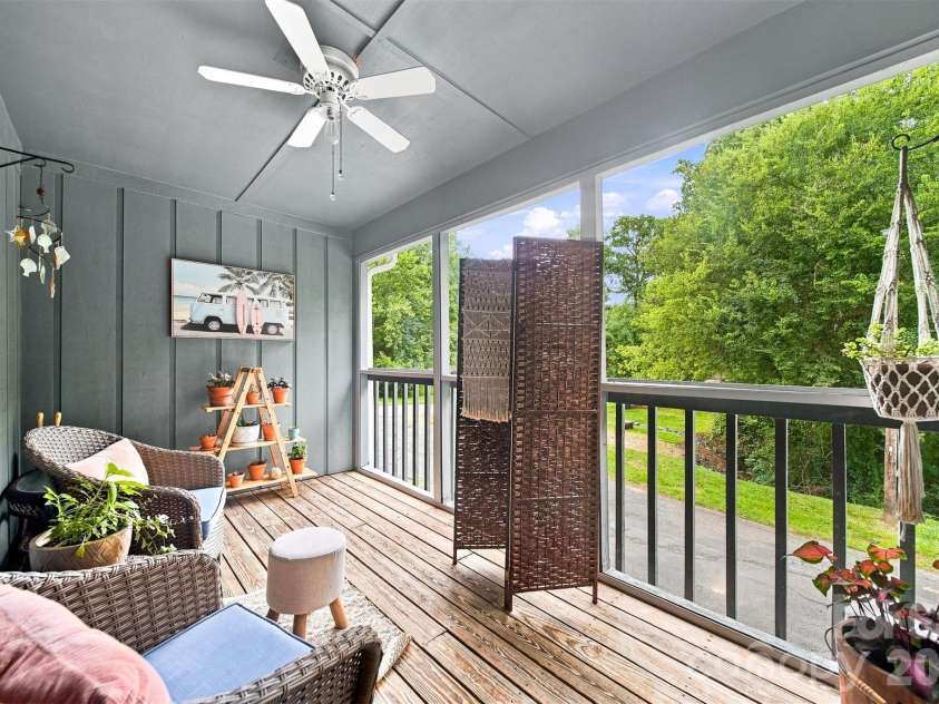 1007 21st Avenue, Hickory, NC 28601.  MLS# CAR4412321, YatesRealty ID 47541. 