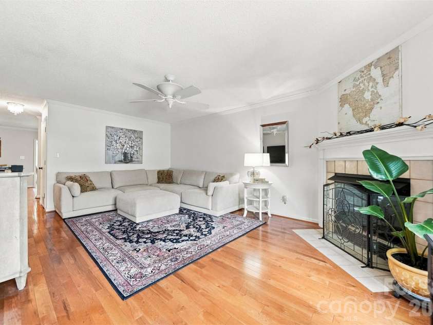1007 21st Avenue, Hickory, NC 28601.  MLS# CAR4412321, YatesRealty ID 47541. 