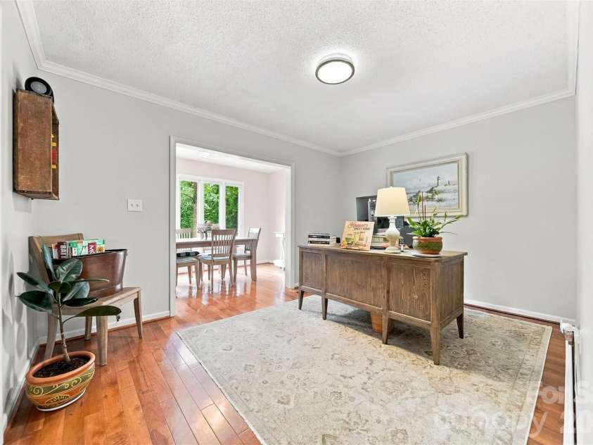 1007 21st Avenue, Hickory, NC 28601.  MLS# CAR4412321, YatesRealty ID 47541. 