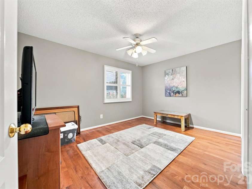 1007 21st Avenue, Hickory, NC 28601.  MLS# CAR4412321, YatesRealty ID 47541. 
