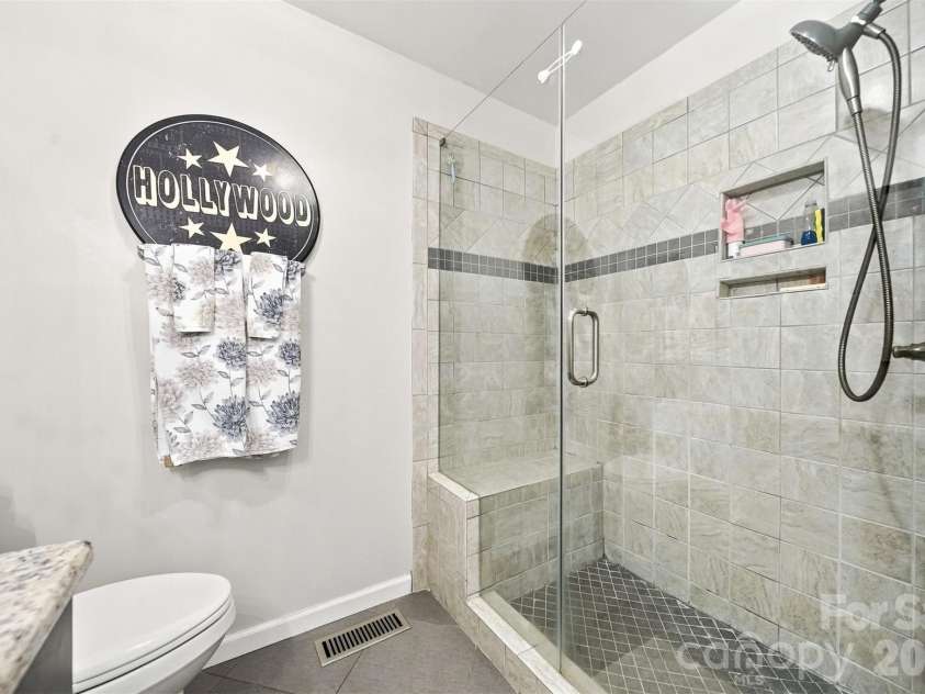 1007 21st Avenue, Hickory, NC 28601.  MLS# CAR4412321, YatesRealty ID 47541. 