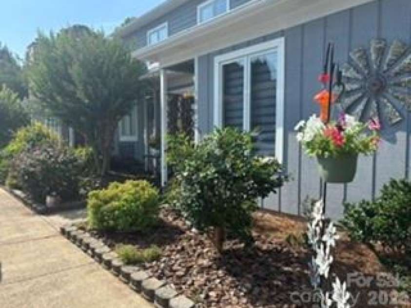 1007 21st Avenue, Hickory, NC 28601.  MLS# CAR4412321, YatesRealty ID 47541. 