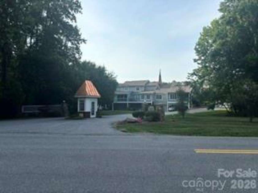 1007 21st Avenue, Hickory, NC 28601.  MLS# CAR4412321, YatesRealty ID 47541. 