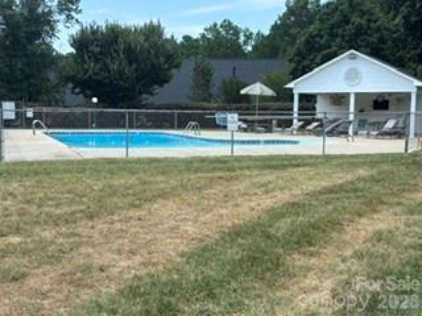 1007 21st Avenue, Hickory, NC 28601.  MLS# CAR4412321, YatesRealty ID 47541. 