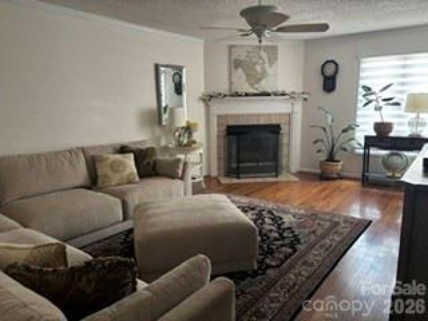 1007 21st Avenue, Hickory, NC 28601.  MLS# CAR4412321, YatesRealty ID 47541. 