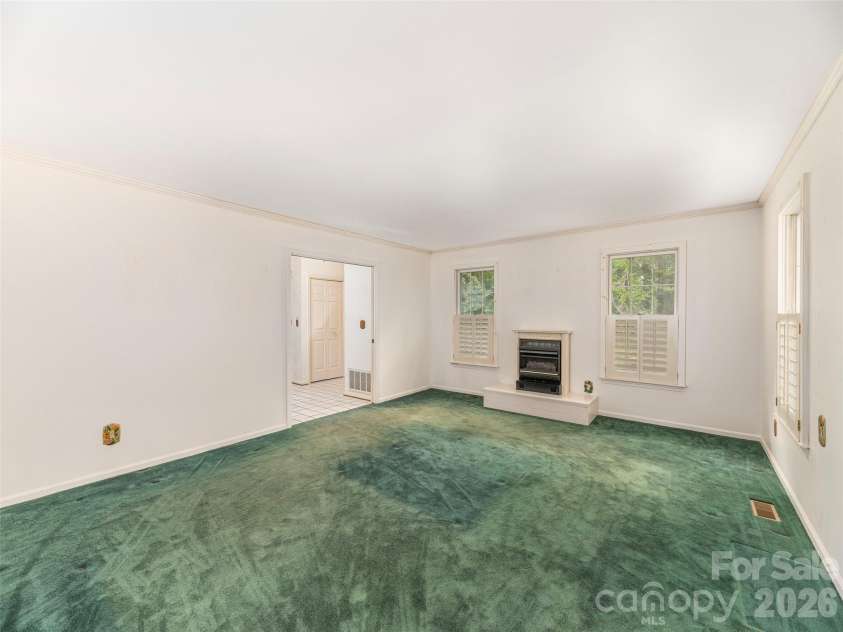 200 Heathcote Road, Hendersonville, NC 28791.  MLS# CAR4419306, YatesRealty ID 47546. 