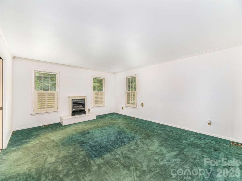 200 Heathcote Road, Hendersonville, NC 28791.  MLS# CAR4419306, YatesRealty ID 47546. 