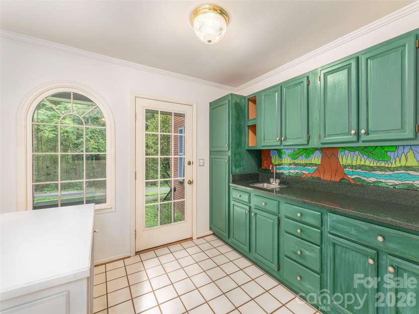 200 Heathcote Road, Hendersonville, NC 28791.  MLS# CAR4419306, YatesRealty ID 47546. 