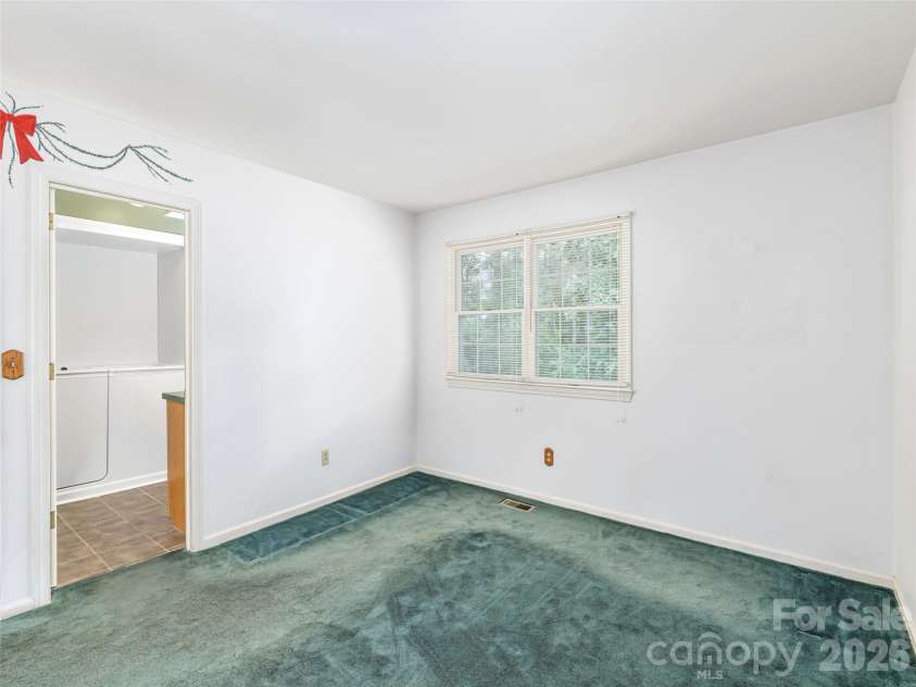 200 Heathcote Road, Hendersonville, NC 28791.  MLS# CAR4419306, YatesRealty ID 47546. 