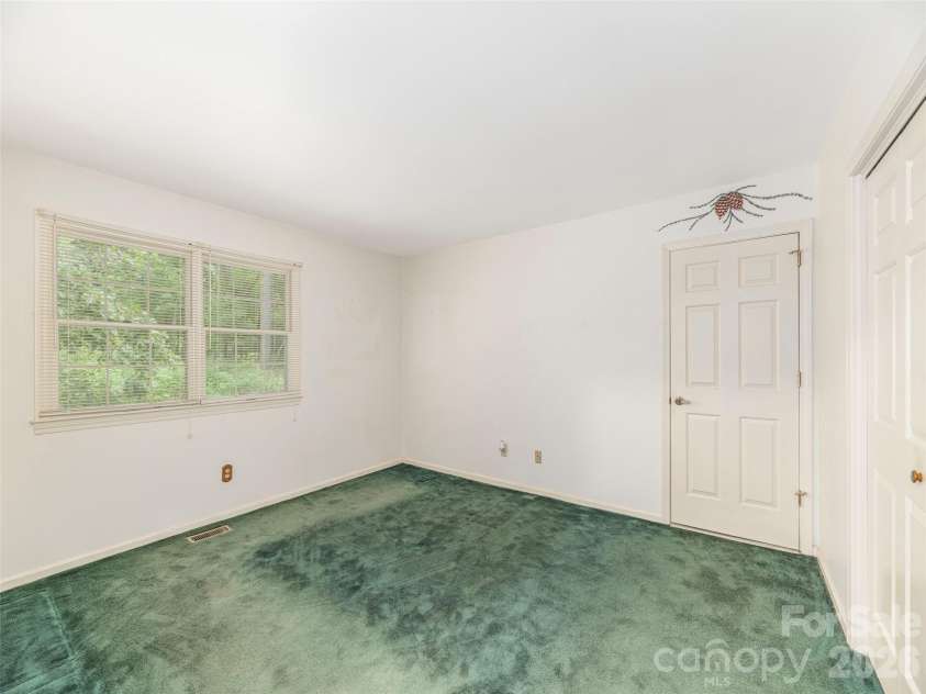 200 Heathcote Road, Hendersonville, NC 28791.  MLS# CAR4419306, YatesRealty ID 47546. 