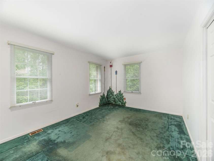200 Heathcote Road, Hendersonville, NC 28791.  MLS# CAR4419306, YatesRealty ID 47546. 