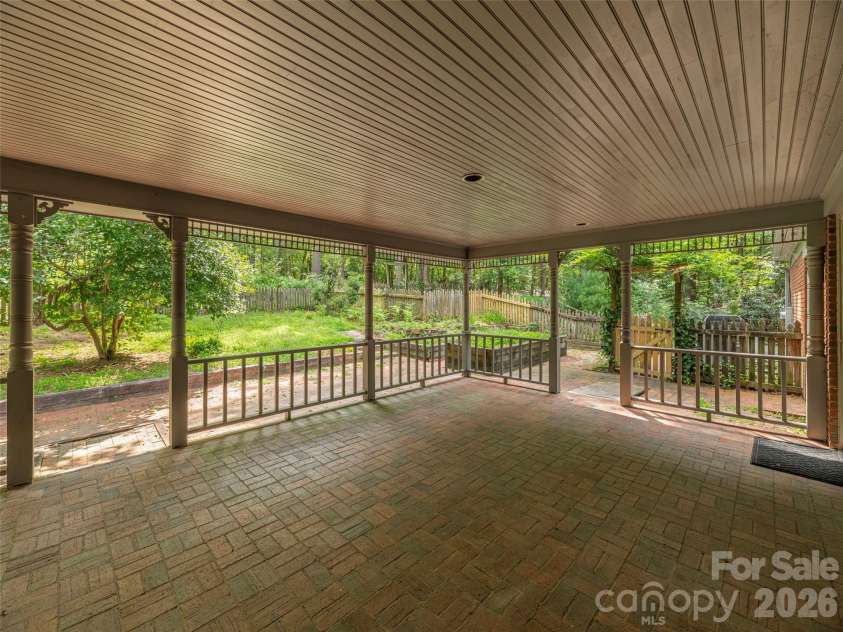 200 Heathcote Road, Hendersonville, NC 28791.  MLS# CAR4419306, YatesRealty ID 47546. 