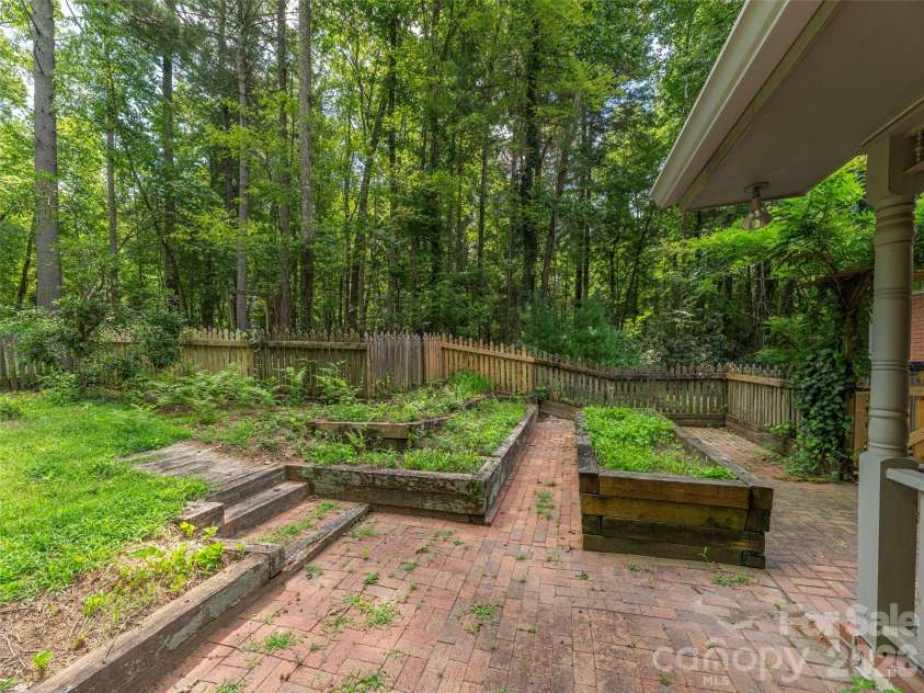 200 Heathcote Road, Hendersonville, NC 28791.  MLS# CAR4419306, YatesRealty ID 47546. 