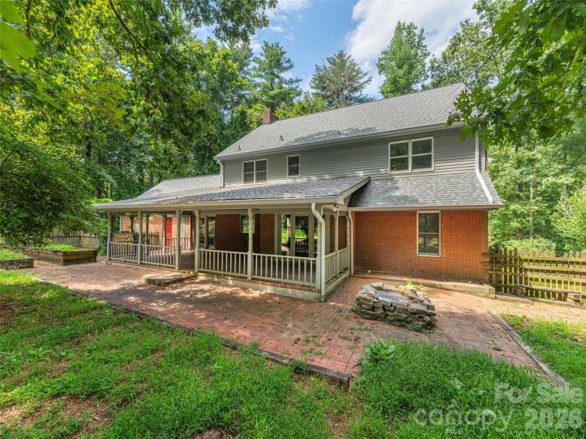 200 Heathcote Road, Hendersonville, NC 28791.  MLS# CAR4419306, YatesRealty ID 47546. 