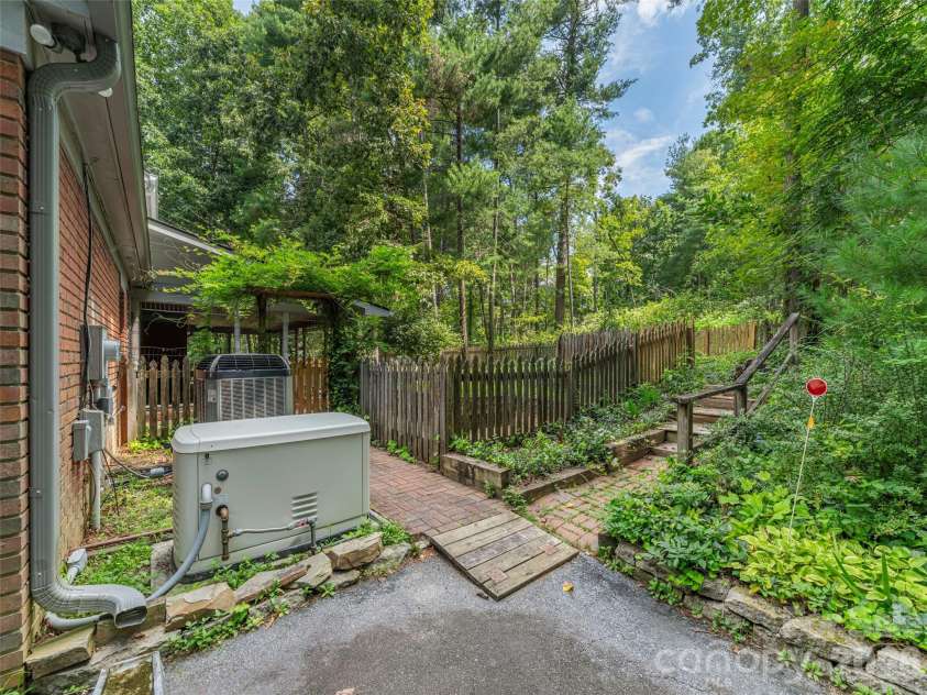 200 Heathcote Road, Hendersonville, NC 28791.  MLS# CAR4419306, YatesRealty ID 47546. 