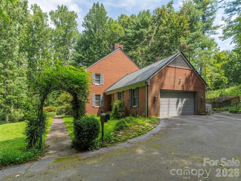 200 Heathcote Road, Hendersonville, NC 28791.  MLS# CAR4419306, YatesRealty ID 47546. 