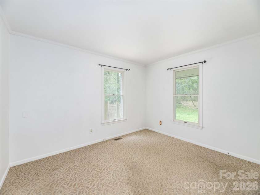200 Heathcote Road, Hendersonville, NC 28791.  MLS# CAR4419306, YatesRealty ID 47546. 