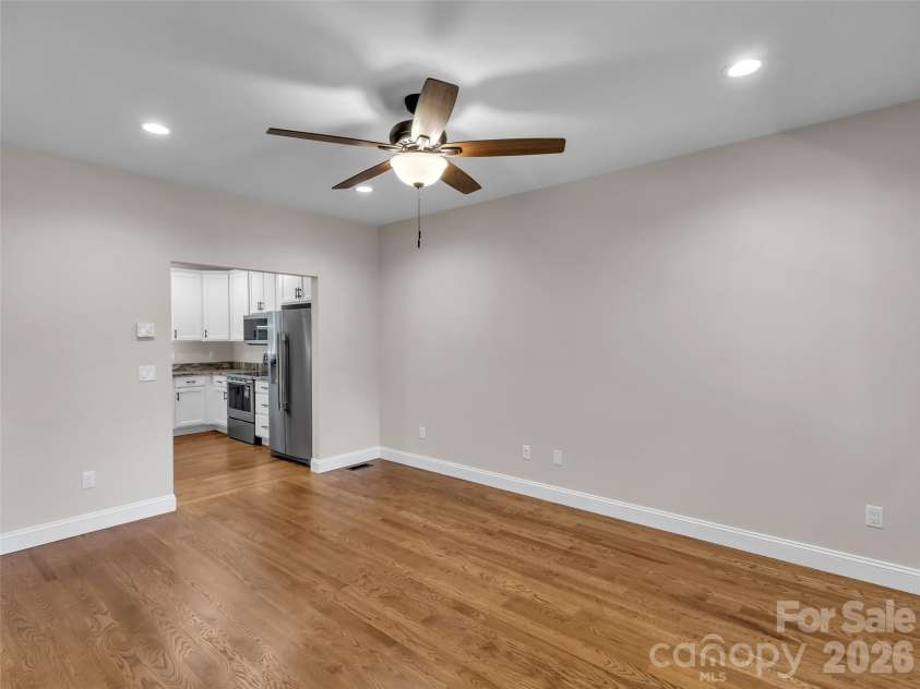 146 Bradford Park, Clyde, NC 28721.  MLS# CAR4419307, YatesRealty ID 47549. 