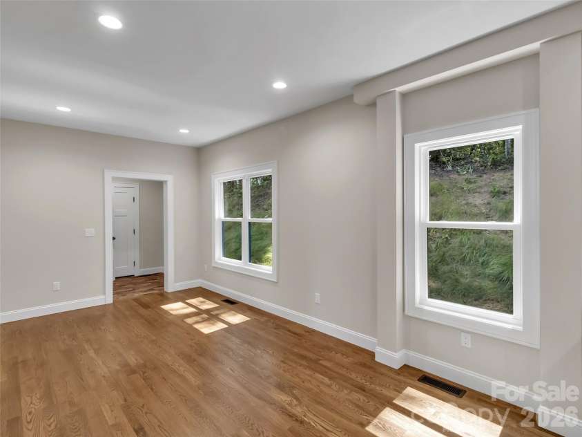 146 Bradford Park, Clyde, NC 28721.  MLS# CAR4419307, YatesRealty ID 47549. 
