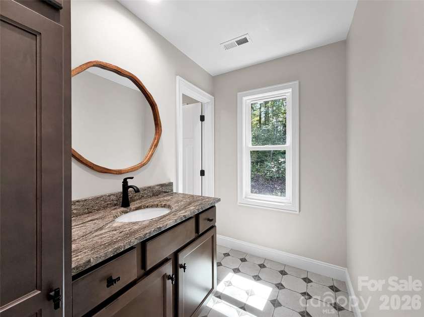 146 Bradford Park, Clyde, NC 28721.  MLS# CAR4419307, YatesRealty ID 47549. 