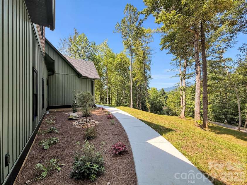 146 Bradford Park, Clyde, NC 28721.  MLS# CAR4419307, YatesRealty ID 47549. 
