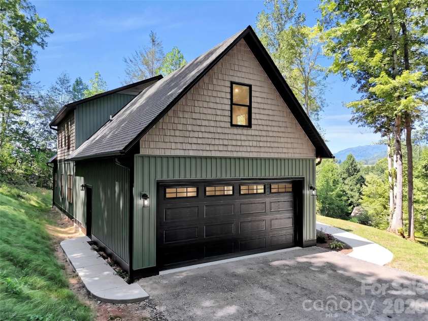 146 Bradford Park, Clyde, NC 28721.  MLS# CAR4419307, YatesRealty ID 47549. 