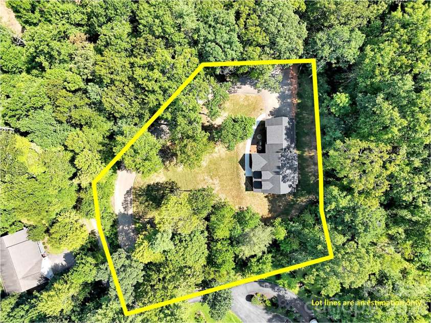 146 Bradford Park, Clyde, NC 28721.  MLS# CAR4419307, YatesRealty ID 47549. 