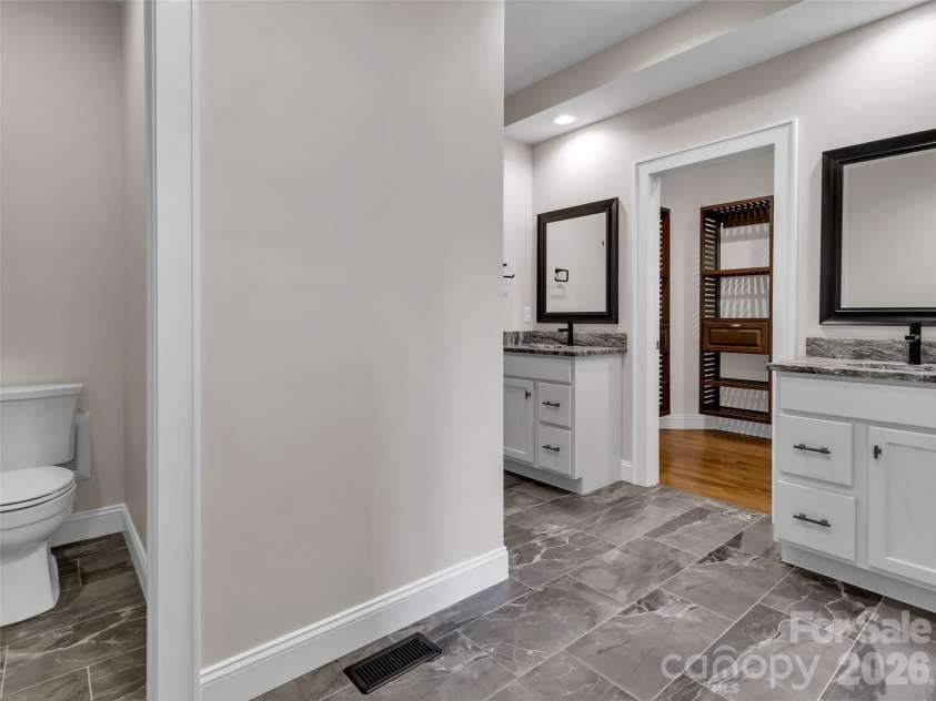 146 Bradford Park, Clyde, NC 28721.  MLS# CAR4419307, YatesRealty ID 47549. Primary Bathroom