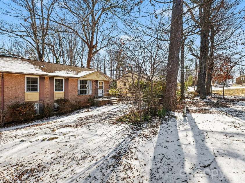 2320 Vinton Drive, Dallas, NC 28034.  MLS# CAR4341728, YatesRealty ID 4755. 