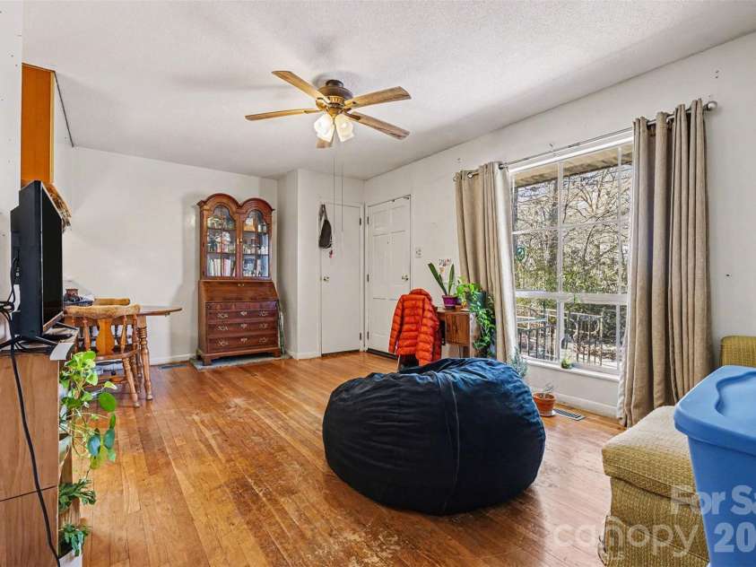 2320 Vinton Drive, Dallas, NC 28034.  MLS# CAR4341728, YatesRealty ID 4755. 