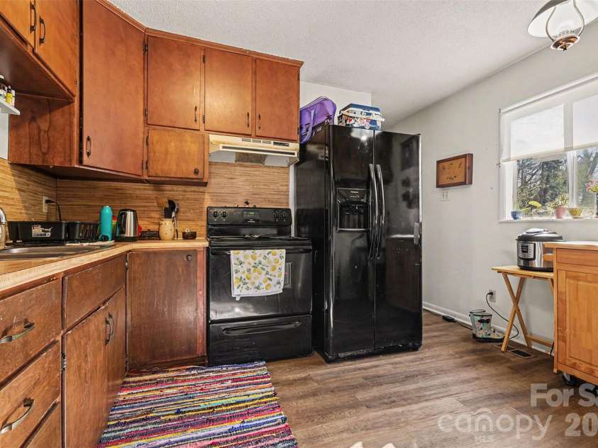 2320 Vinton Drive, Dallas, NC 28034.  MLS# CAR4341728, YatesRealty ID 4755. 