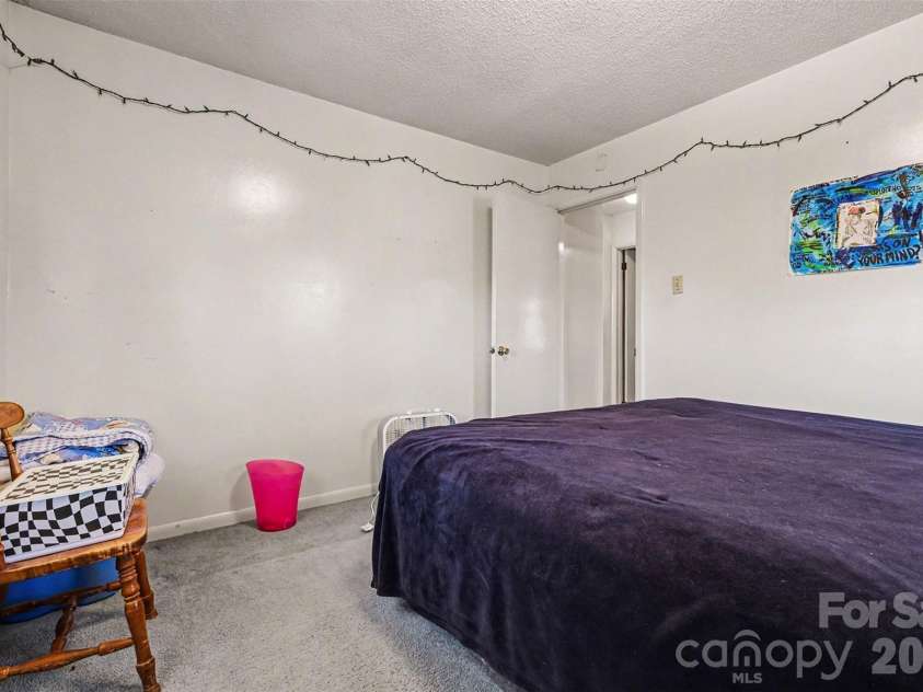 2320 Vinton Drive, Dallas, NC 28034.  MLS# CAR4341728, YatesRealty ID 4755. 